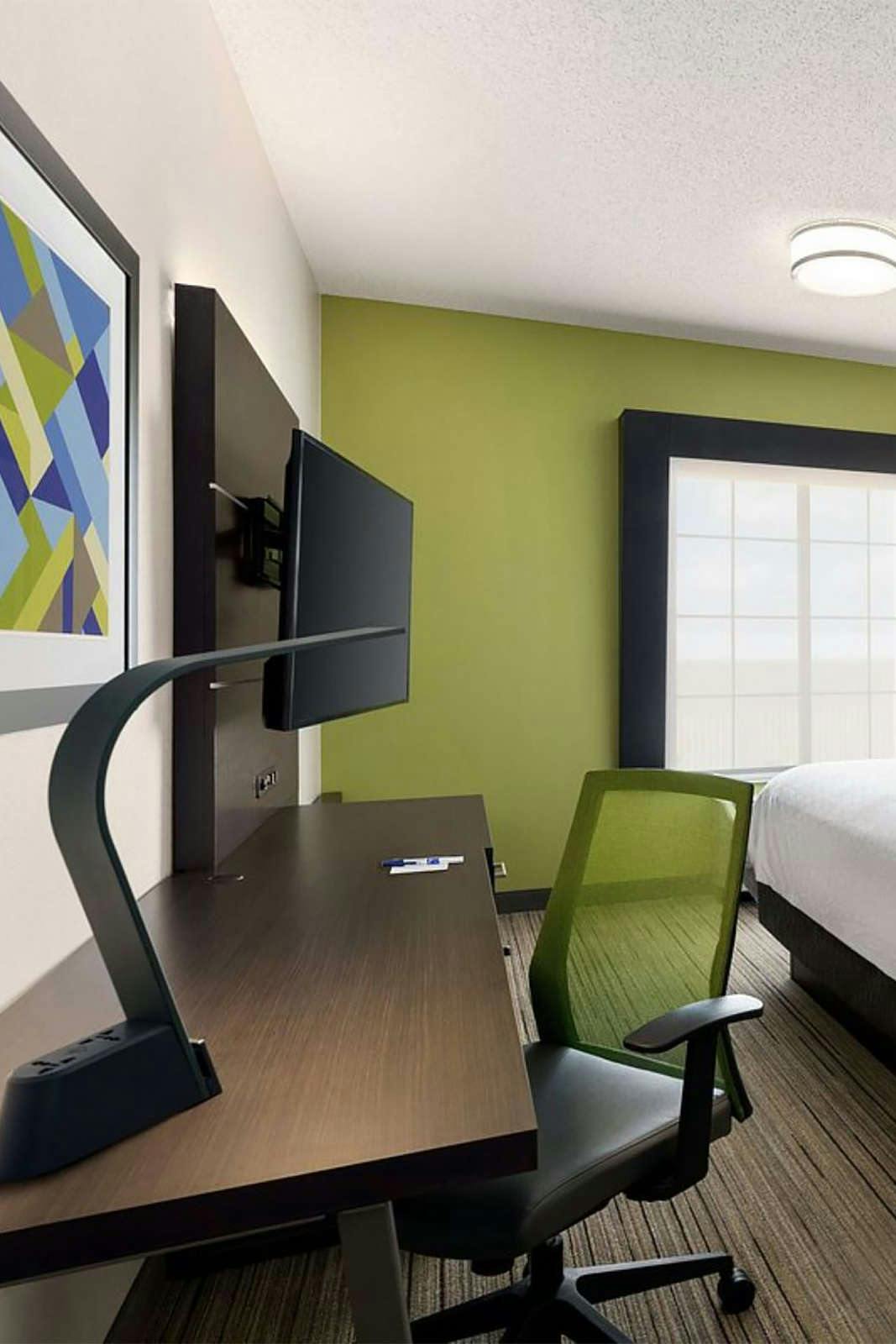 Hotel Holiday Inn Express Hotel & Suites Shawnee I-40 photo 5