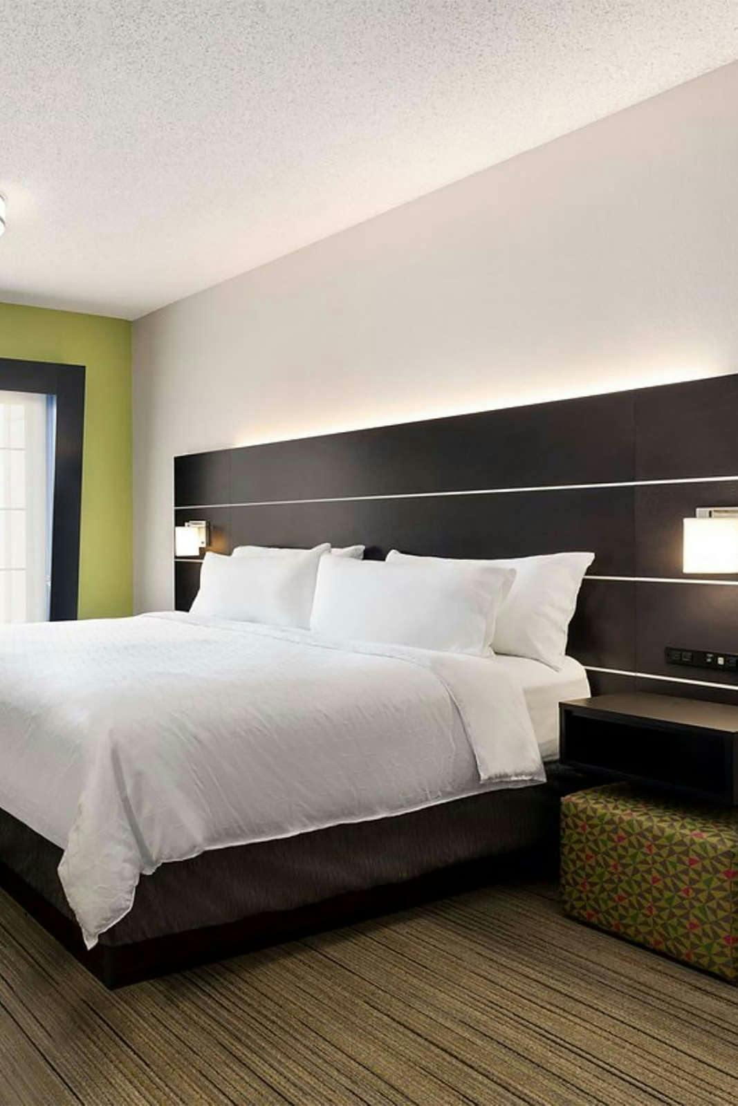 Hotel Holiday Inn Express Hotel & Suites Shawnee I-40 photo 2