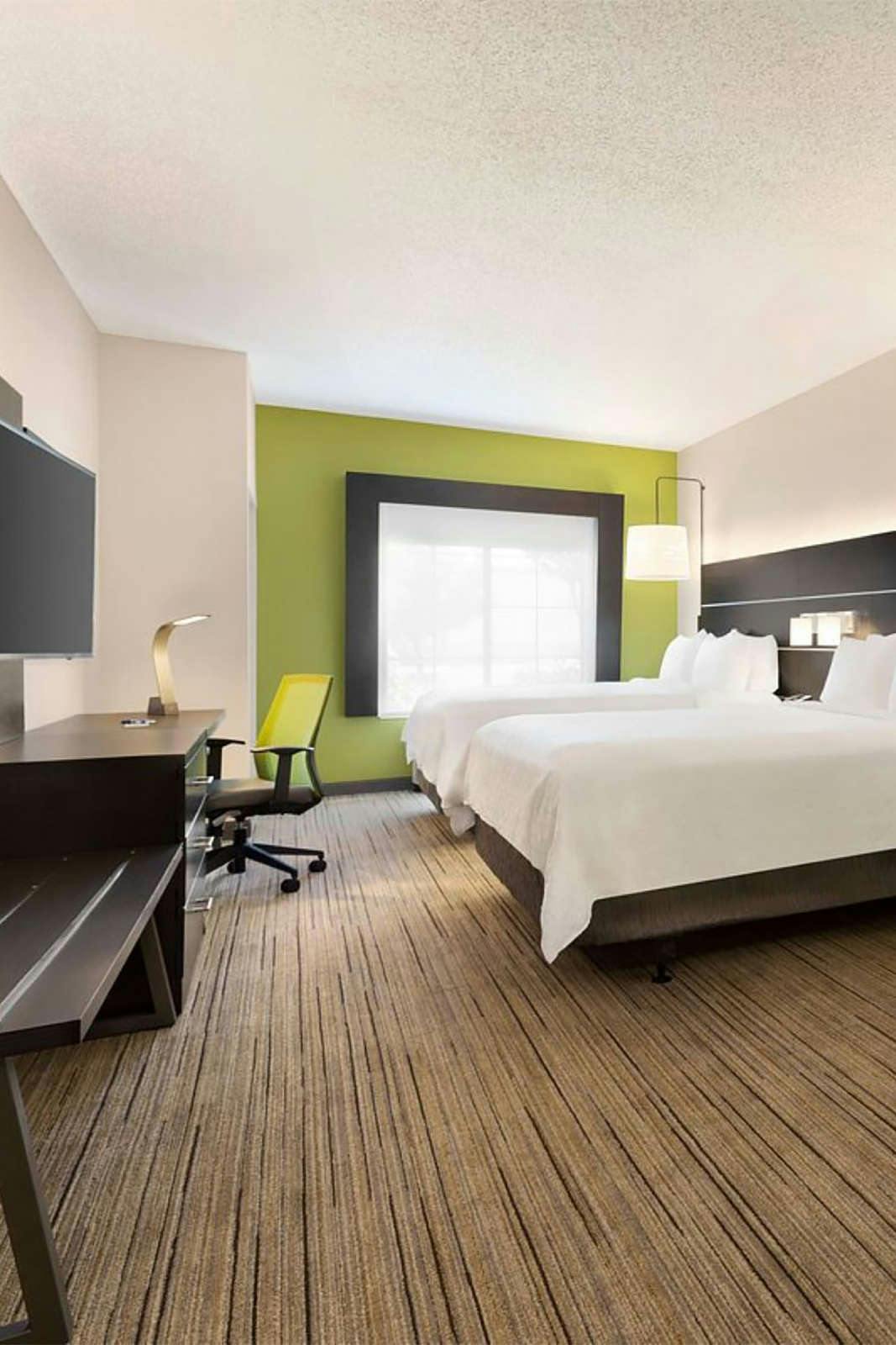 Hotel Holiday Inn Express Hotel & Suites Shawnee I-40 photo 4