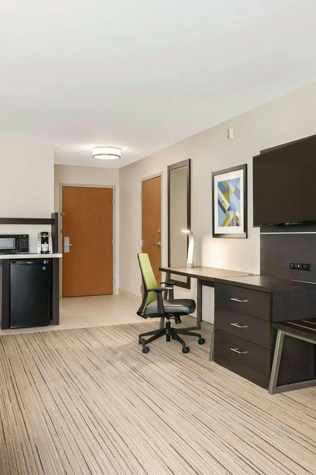 Hotel Holiday Inn Express Hotel & Suites Lawton Fort Sill photo 5