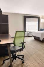 Hotel Holiday Inn Express Hotel & Suites Lawton Fort Sill photo 3