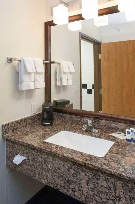 Hotel AmericInn Wbstr Cty photo 4