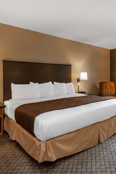 Hotel AmericInn by Wyndham Hartford WI photo 1