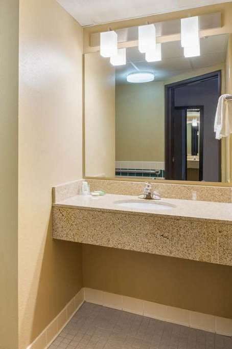 Hotel AmericInn by Wyndham Hartford WI photo 5