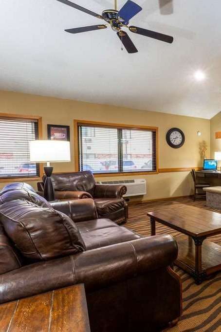 Hotel AmericInn by Wyndham Hartford WI photo 3