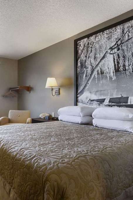 Hotel Super 8 by Wyndham Sioux Falls/41st Street photo 1