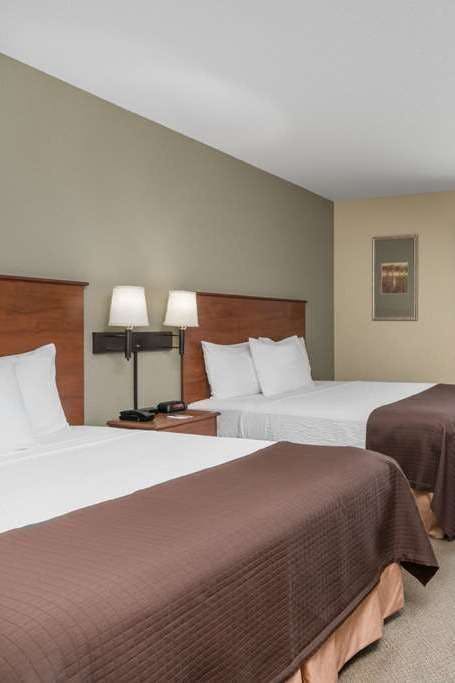 Hotel AmericInn by Wyndham Newton photo 1