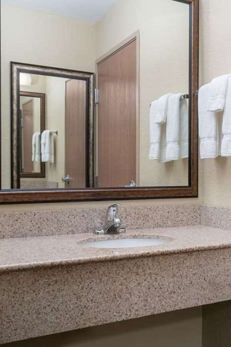 Hotel AmericInn by Wyndham Newton photo 3