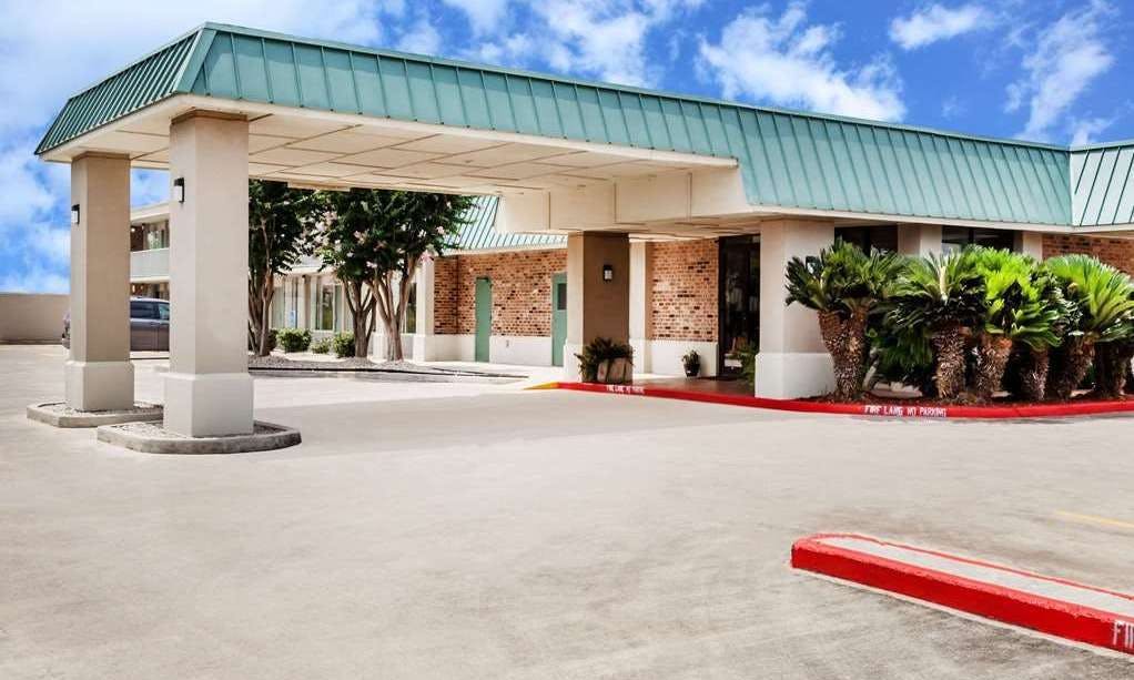 Days Inn by Wyndham Seguin TX