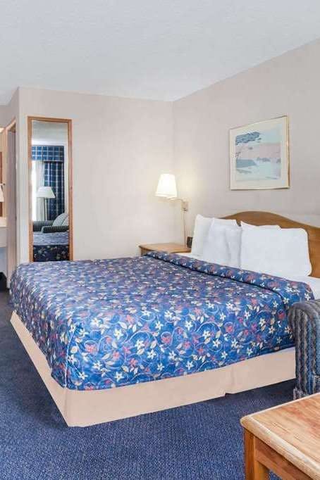 Hotel Days Inn by Wyndham Seguin TX photo 1