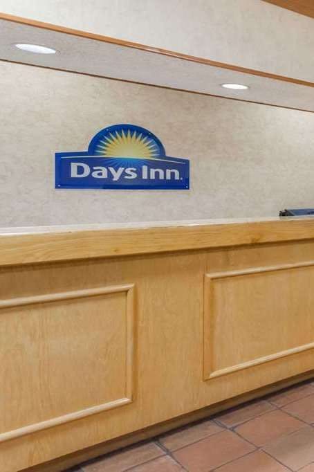 Hotel Days Inn by Wyndham Seguin TX photo 5