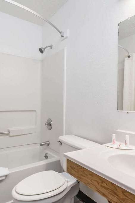 Hotel Super 8 by Wyndham Norwich photo 4