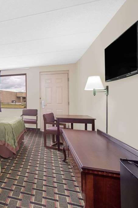 Hotel Days Inn by Wyndham Eufaula AL photo 2