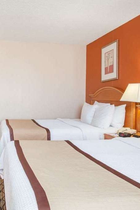 Hotel Baymont by Wyndham Madison Heights Detroit Area photo 1