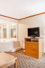 Hotel Baymont Madison Hts photo 4