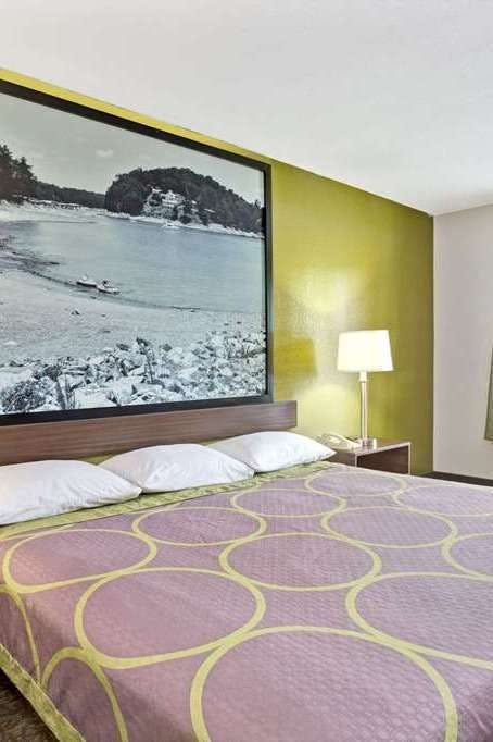 Hotel Super 8 by Wyndham Gainesville photo 2