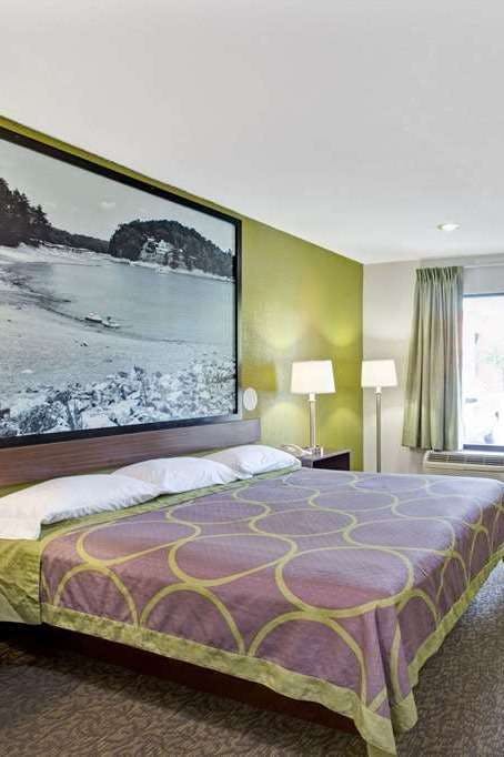 Hotel Super 8 by Wyndham Gainesville photo 1