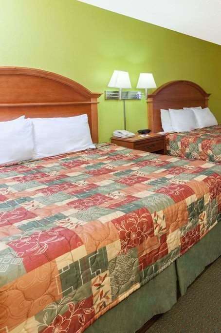 Hotel Days Inn by Wyndham Shawnee photo 1