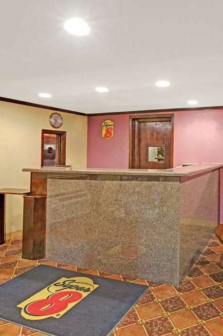 Hotel Super 8 by Wyndham Shawnee photo 5