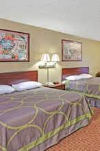 Hotel Super 8 by Wyndham Shawnee photo 1