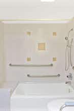 Hotel Super 8 by Wyndham Shawnee photo 4