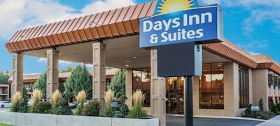 Days Inn and Suites Logan