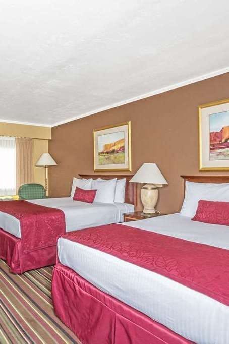 Hotel Days Inn & Suites by Wyndham Logan photo 1