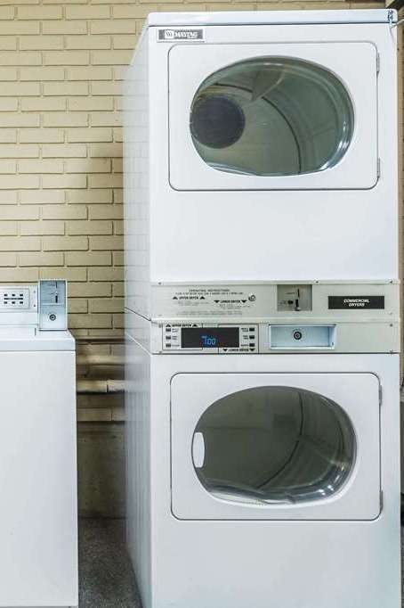 Hotel Days Inn & Suites by Wyndham Logan photo 4