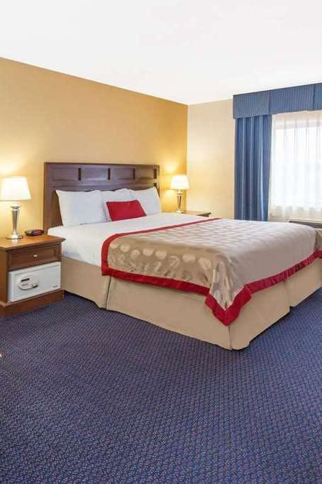 Hotel Baymont Waukesha photo 1