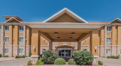 Days Inn & Suites by Wyndham Cleburne TX