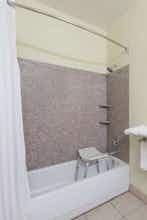 Hotel Days Inn Suites Cleburne TX photo 4