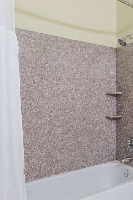 Hotel Days Inn & Suites by Wyndham Cleburne TX photo 5