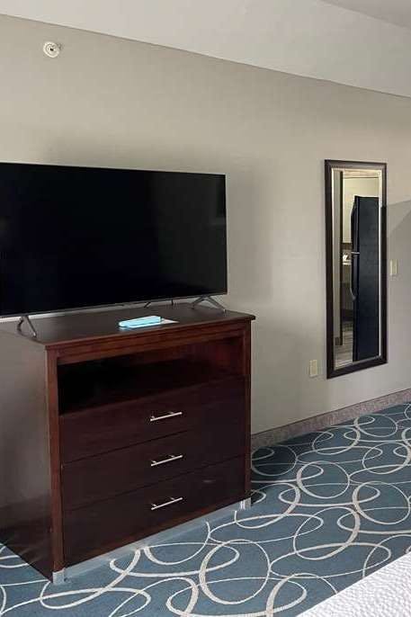 Hotel Days Inn & Suites by Wyndham Cleburne TX photo 3