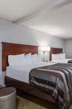Hotel Wingate by WY Chesapeake photo 1