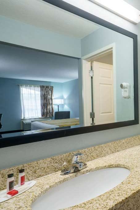 Hotel Baymont Inn Gallatin photo 4