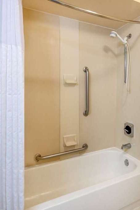 Hotel Baymont by Wyndham Columbus GA photo 3