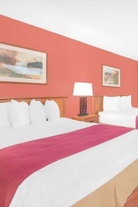 Hotel Baymont by Wyndham Springfield South Hwy 65 photo 1