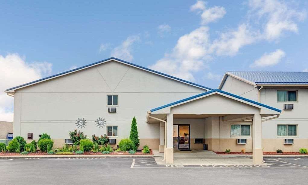 Super 8 by Wyndham Indianapolis/Emerson Ave