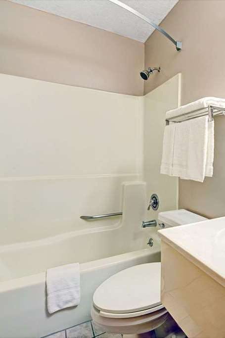 Hotel Super 8 by Wyndham Indianapolis/Emerson Ave photo 4