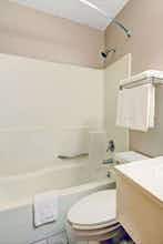 Hotel Super 8 by Wyndham Indianapolis/Emerson Ave photo 4