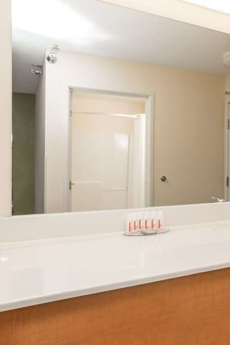 Hotel Super 8 by Wyndham Wheatland Wyoming photo 4