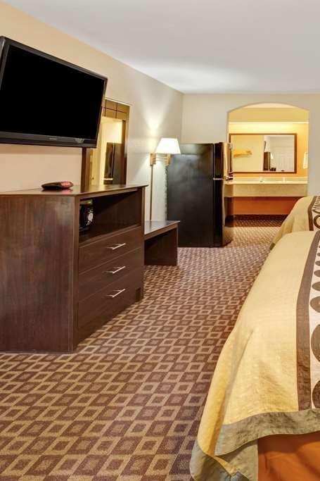 Hotel Super 8 by Wyndham Mont Belvieu/Baytown East photo 3