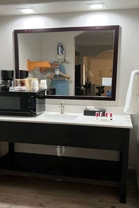 Hotel Super 8 by Wyndham Mont Belvieu/Baytown East photo 5