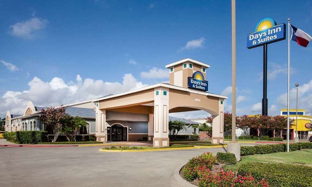 Days Inn & Suites by Wyndham Corpus Christi Central