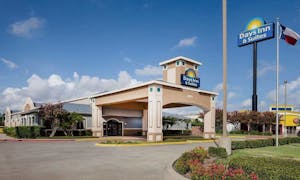 Days Inn And Suites