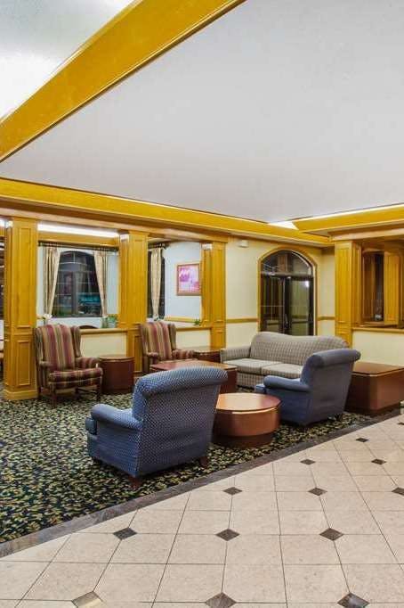 Hotel Days Inn & Suites by Wyndham Corpus Christi Central photo 4