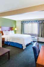 Hotel Days Inn And Suites photo 1