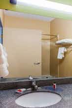 Hotel Days Inn And Suites photo 2