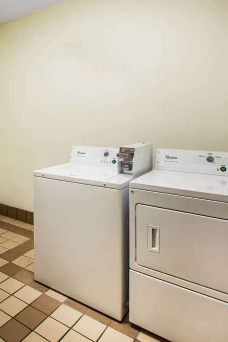 Hotel Days Inn & Suites by Wyndham Corpus Christi Central photo 5