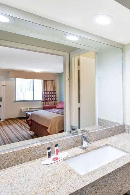 Hotel Super 8 Burlington NC photo 5